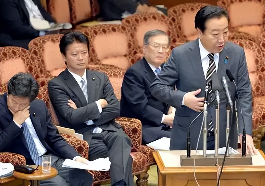 安倍遇刺身亡在场女保镖引热议,安倍被刺杀属于什么事件