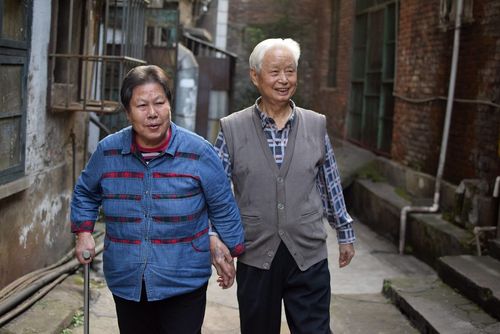 中老年人腿软无力是什么原因,老年人腿发软怎么回事