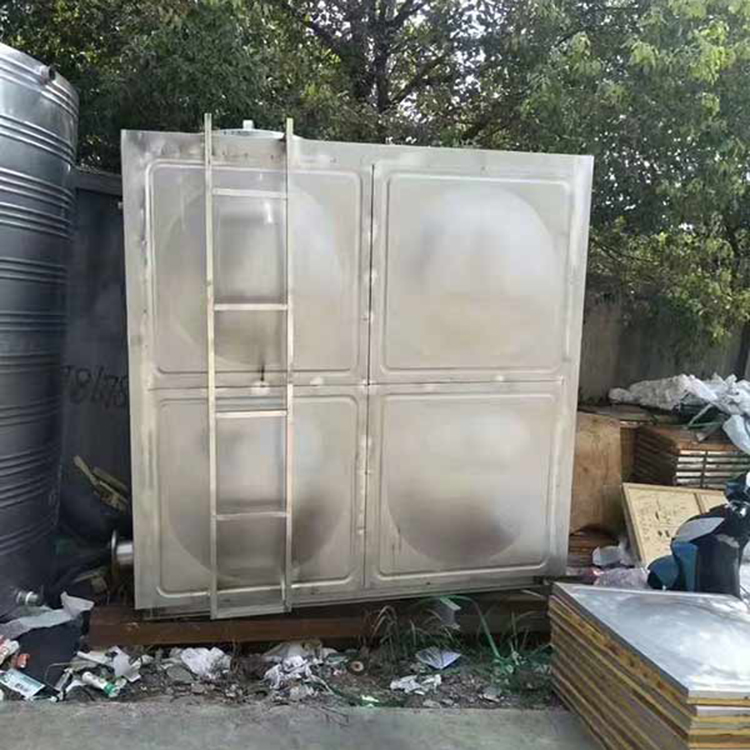 水箱保温发泡机厂家,不锈钢保温水箱聚氨酯发泡效果