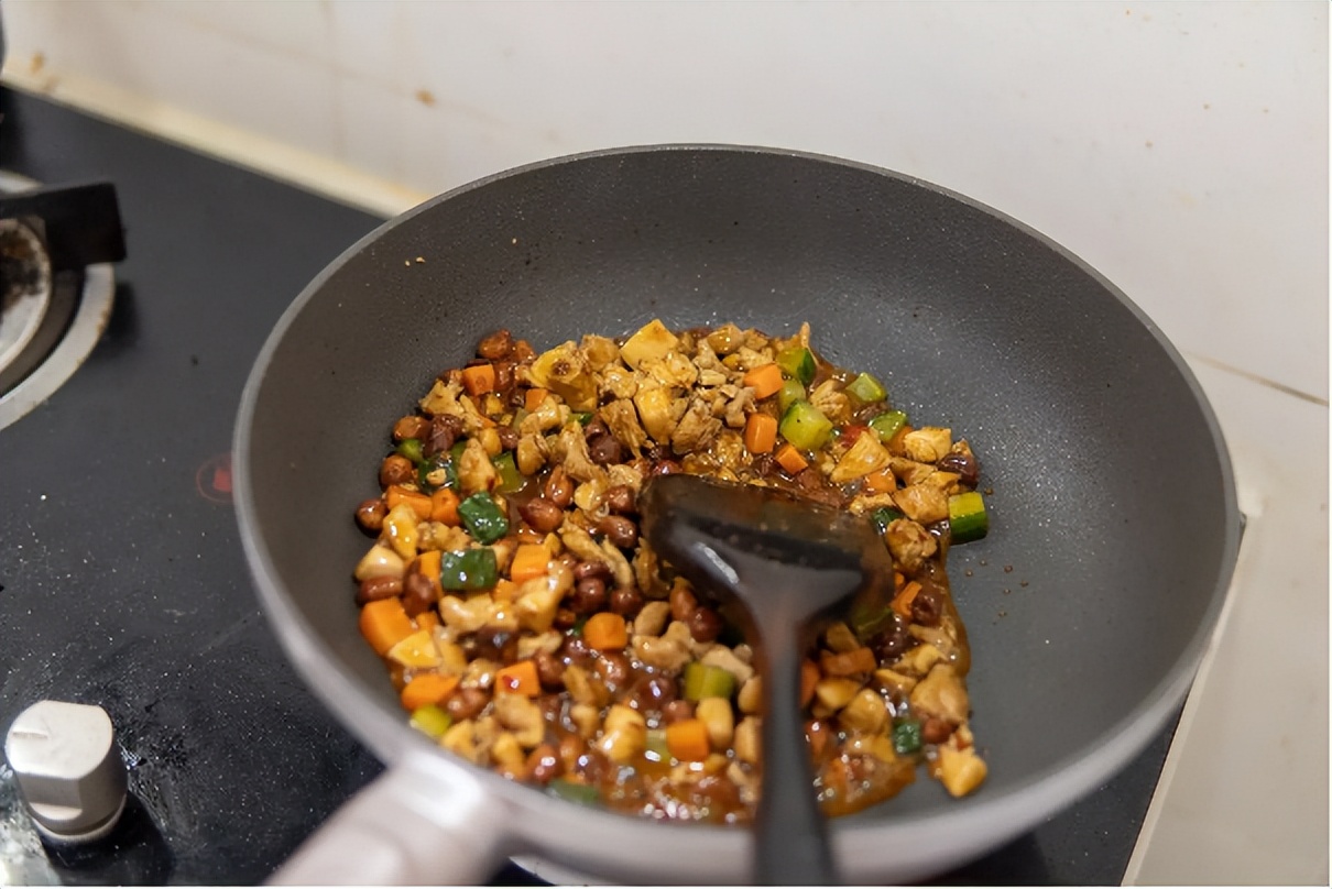 九阳大磨王爆炒不粘锅试用评价,九阳大磨王与小磨王爆炒锅区别