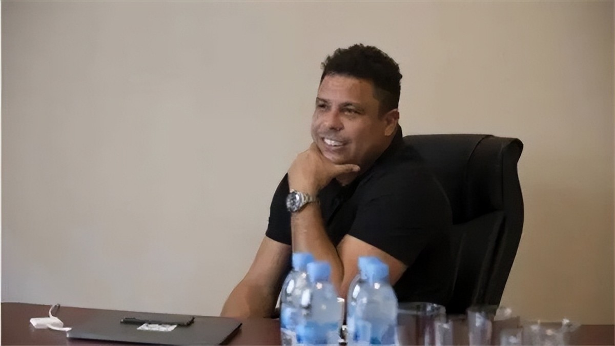 罗纳尔多曾经效力过几个俱乐部,罗纳尔多现身价