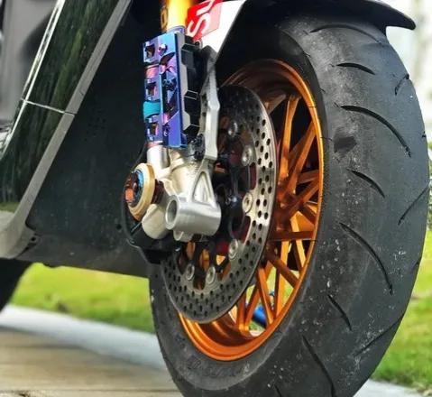 雅迪电动车扎胎修补服务,雅迪电动自行车补胎去哪