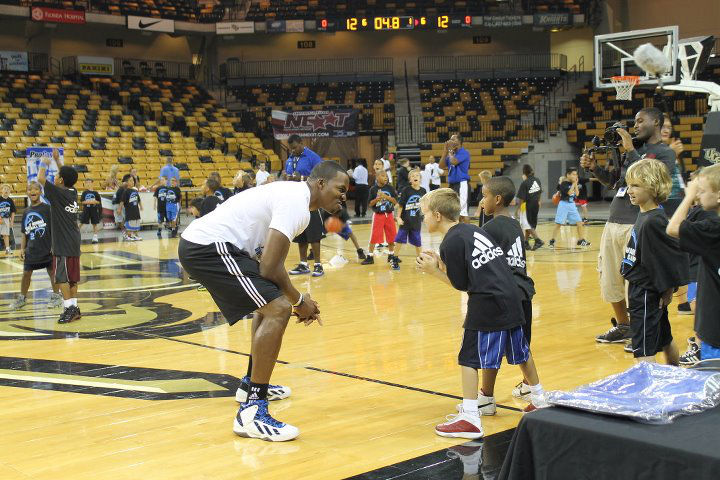 德怀特霍华德代言的球鞋,霍华德穿过的阿迪篮球鞋有哪些