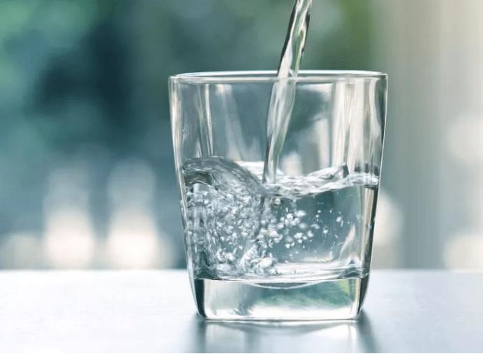 泡茶倒水如何没有那么烫,泡茶最简单的方法泡好茶能放多久