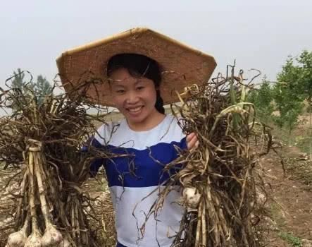 45岁的草帽姐近照,草帽姐回老家照片