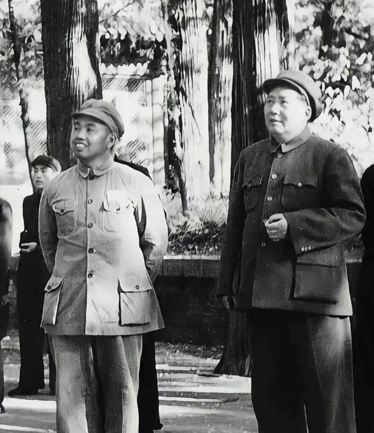 52年孔子玉陪毛主席参观孔府时，*世友许**坦言：孔家是几千年的贵族