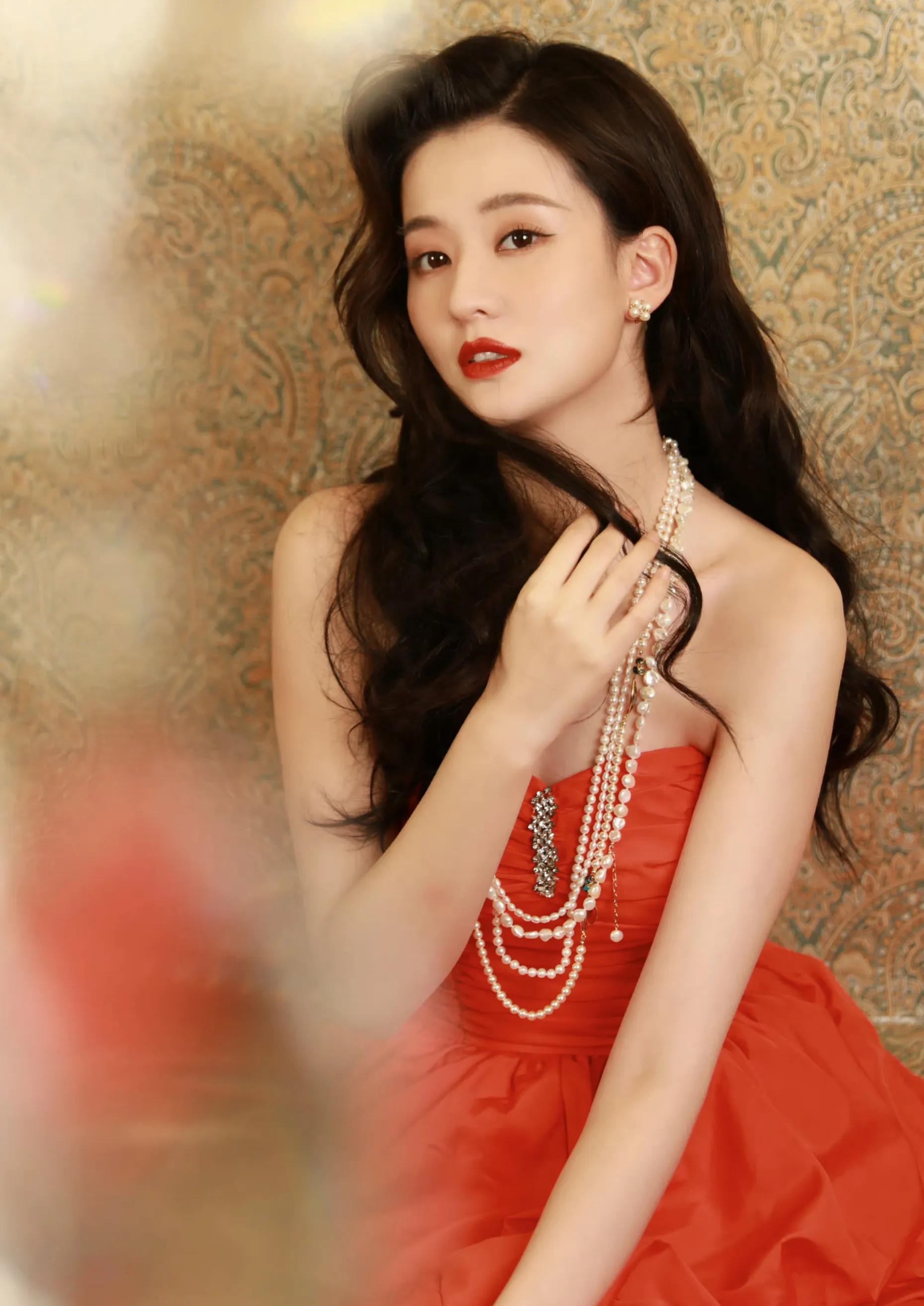 女星乔欣写真合集：如花似玉、亭亭玉立