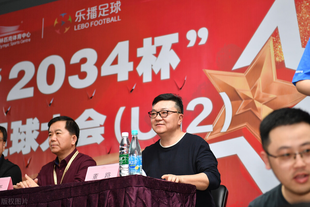 球迷调侃董路,为什么董路争议不断