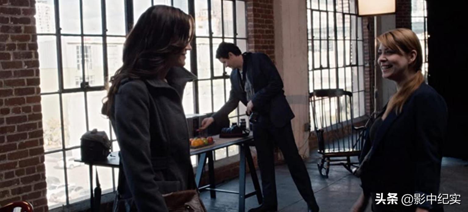 她被下药囚禁到地下室，当众多人*奴性**，报警后英国警方：你穿多少