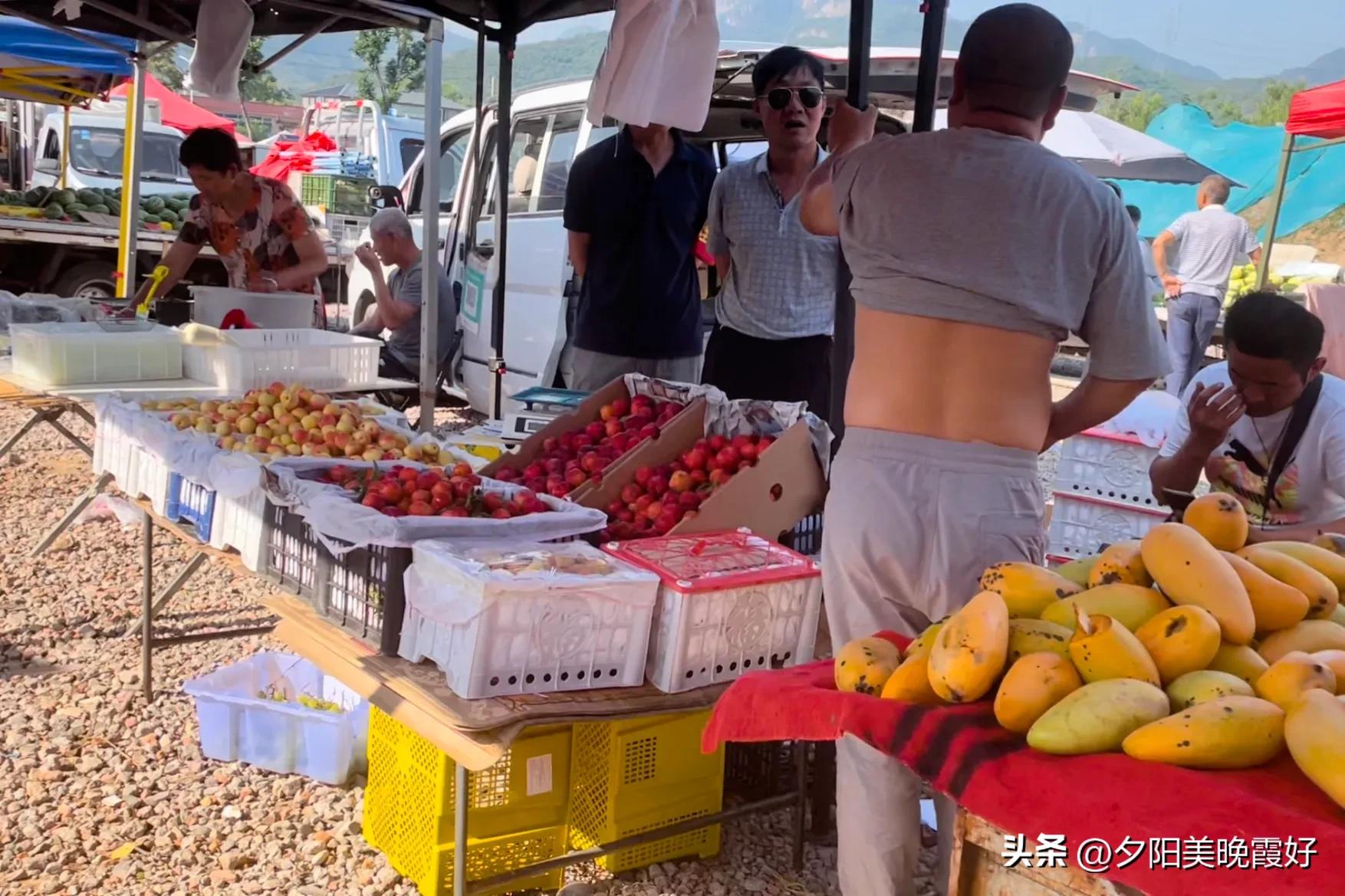 赶山市大集,村口赶大集