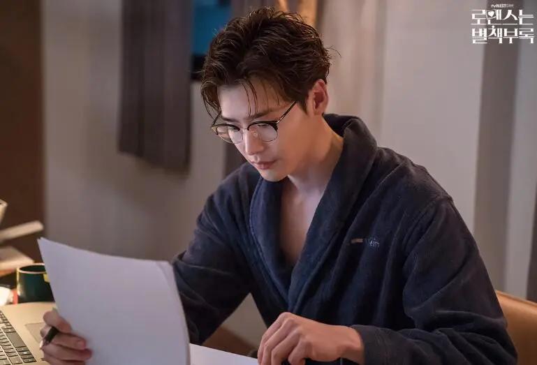 李钟硕2022年上映的电影,李钟硕十部必看韩剧一口气看完