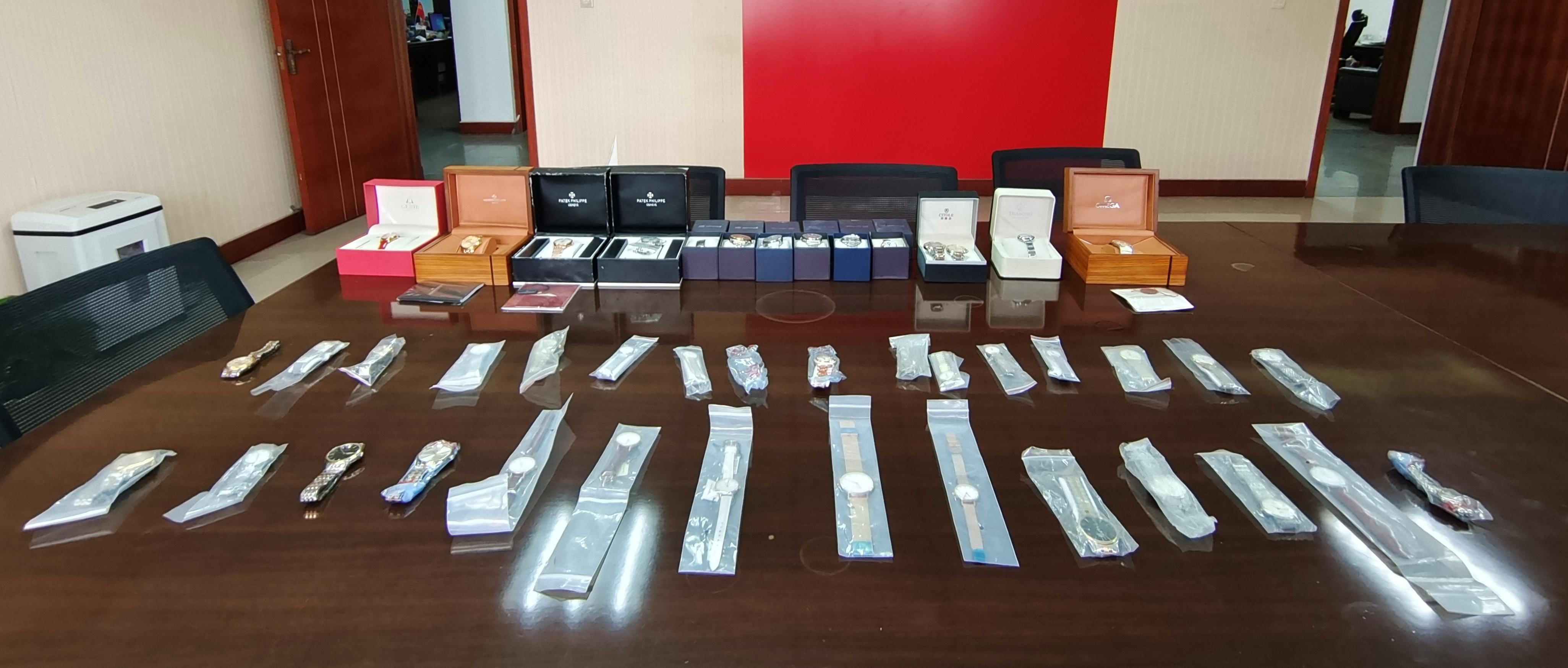 2022平安护航又迎开门红丨欧米茄等世界名表一折甩卖？重庆九龙坡警方破获销售假冒名表案