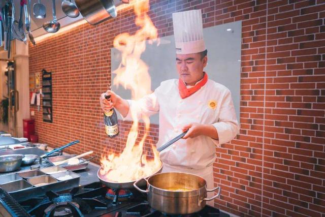 马肉为什么不像牛羊肉一样,马肉好吃为什么不常见