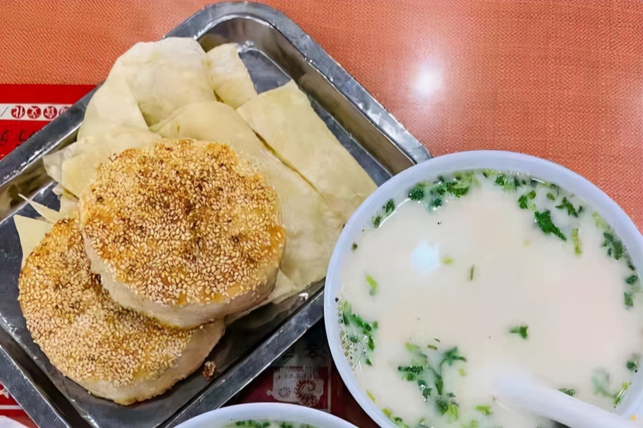 济南东部有名的羊汤馆,济南羊汤加汤8块