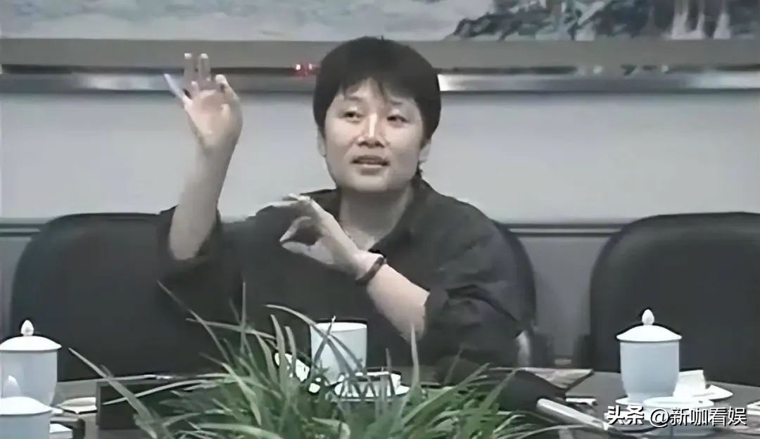 歌手李娜出家后还俗了吗,歌手李娜当年为什么出家