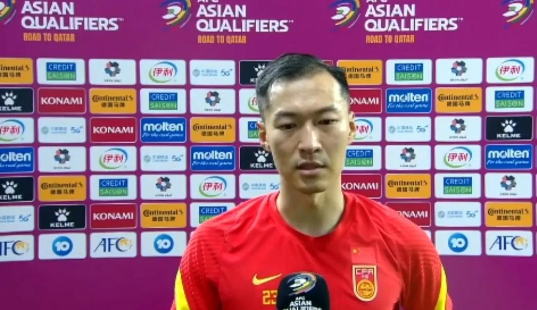 吴曦禁区外凌空抽射,吴曦躲球与女足挡球视频