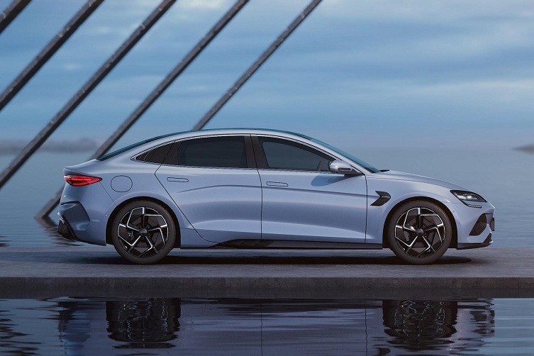 比亚迪海豹550km和小鹏p7,福州零跑c01和小鹏p7对比图