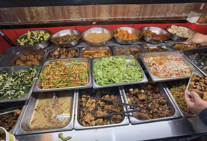 “16元现炒快餐自助”，20多种菜吃饱为止！新模型能跑通吗？