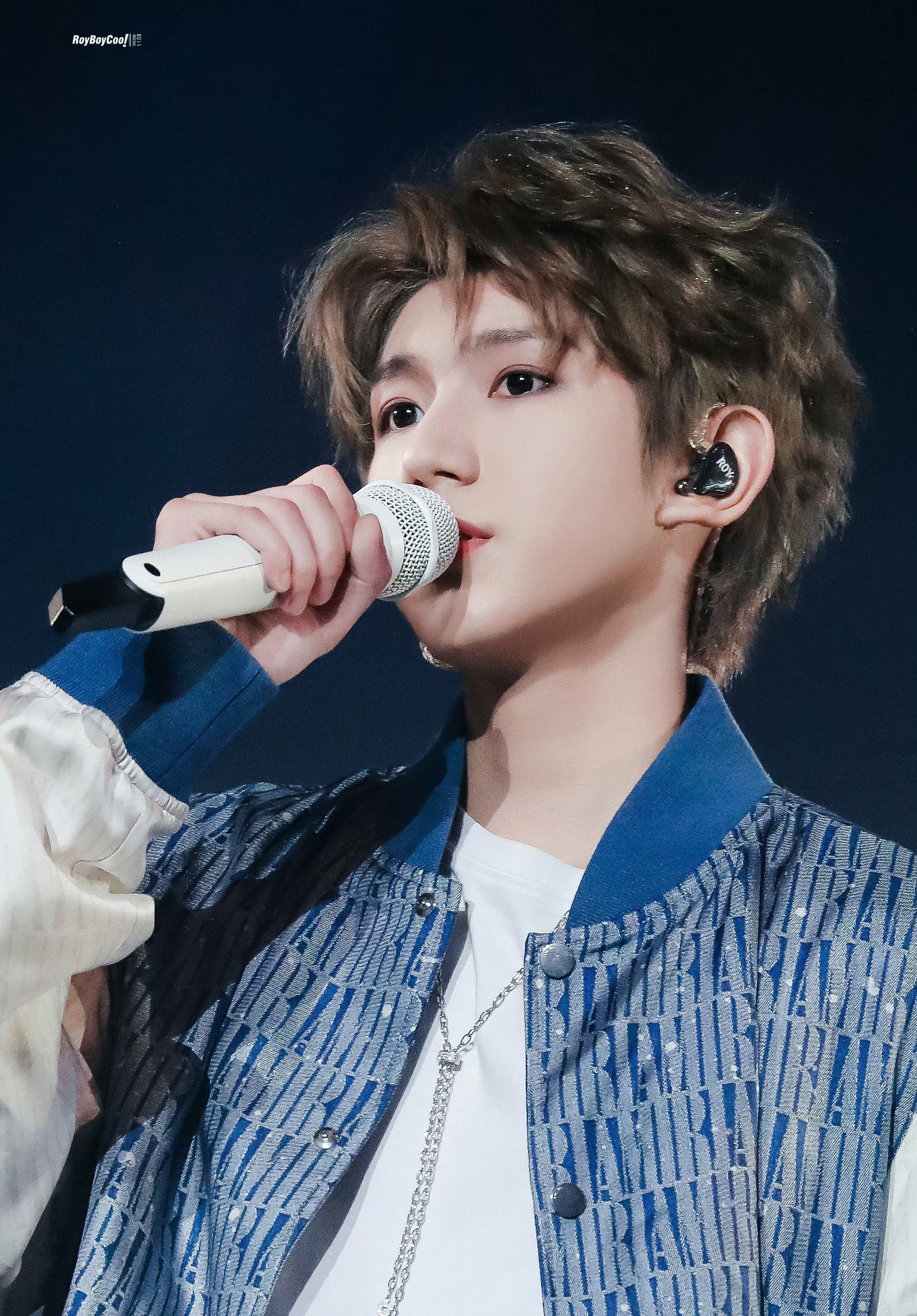 王源看到了穿婚纱的粉丝回应,王源粉丝怎么看待穿婚纱