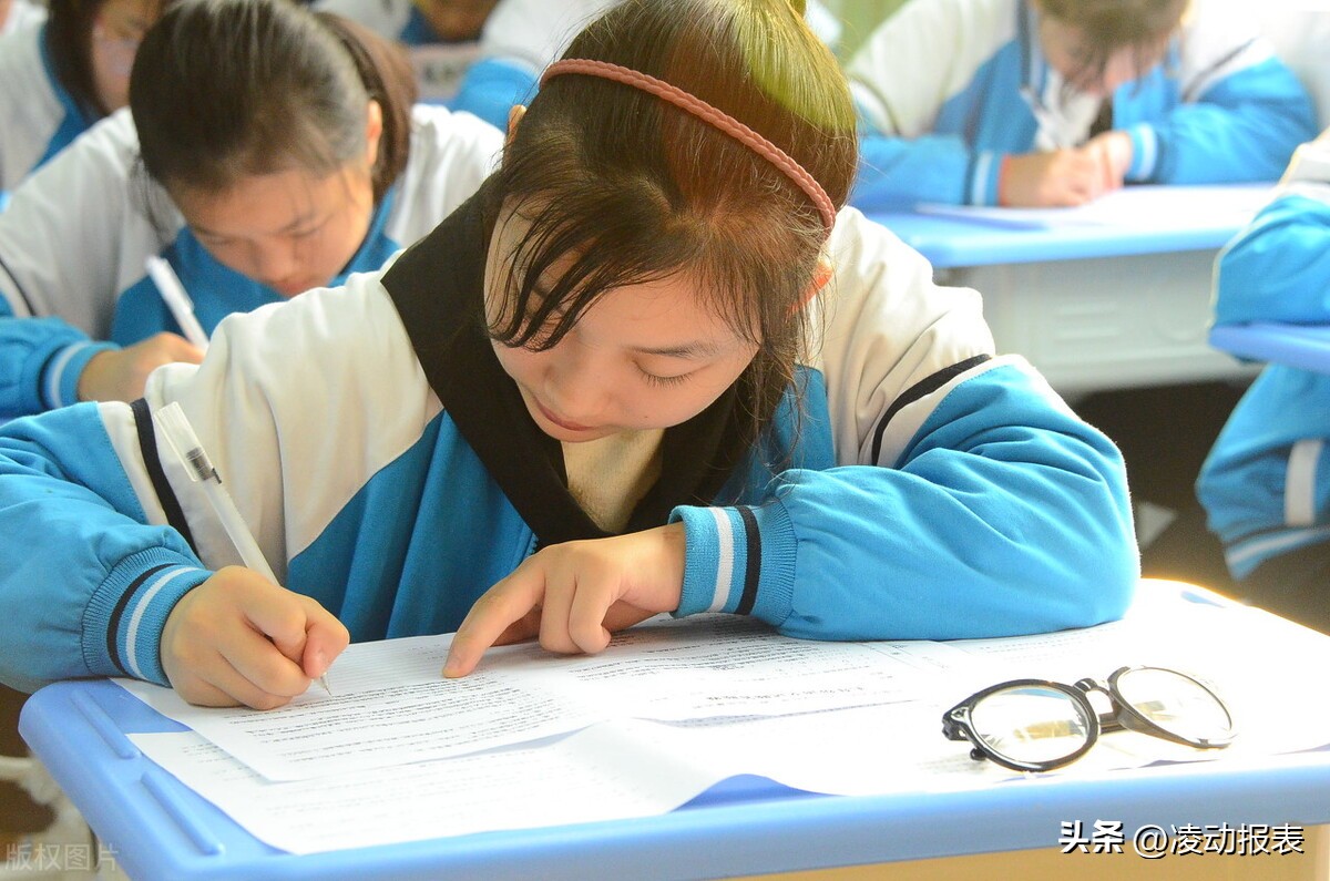 vba二维数组按某条件随机组合,vba100内加减法随机出题