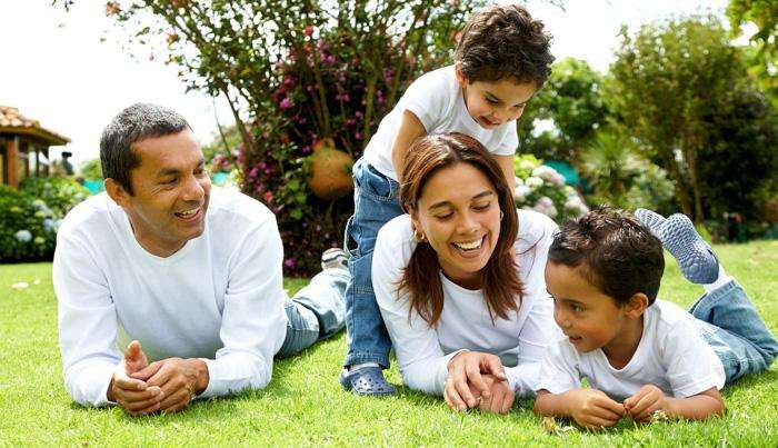 69岁英国富翁娶中国33岁妻子,英国富豪与23岁女人相爱