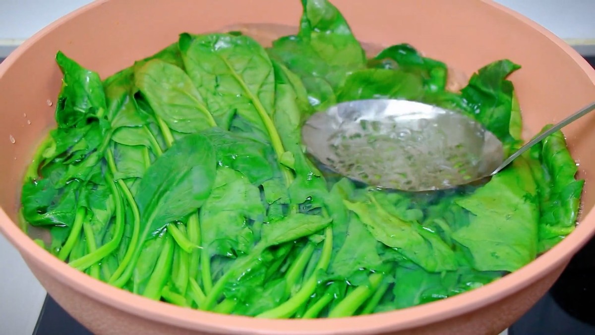 人体缺少哪种维生素会白头发,人体缺什么维生素会长白发