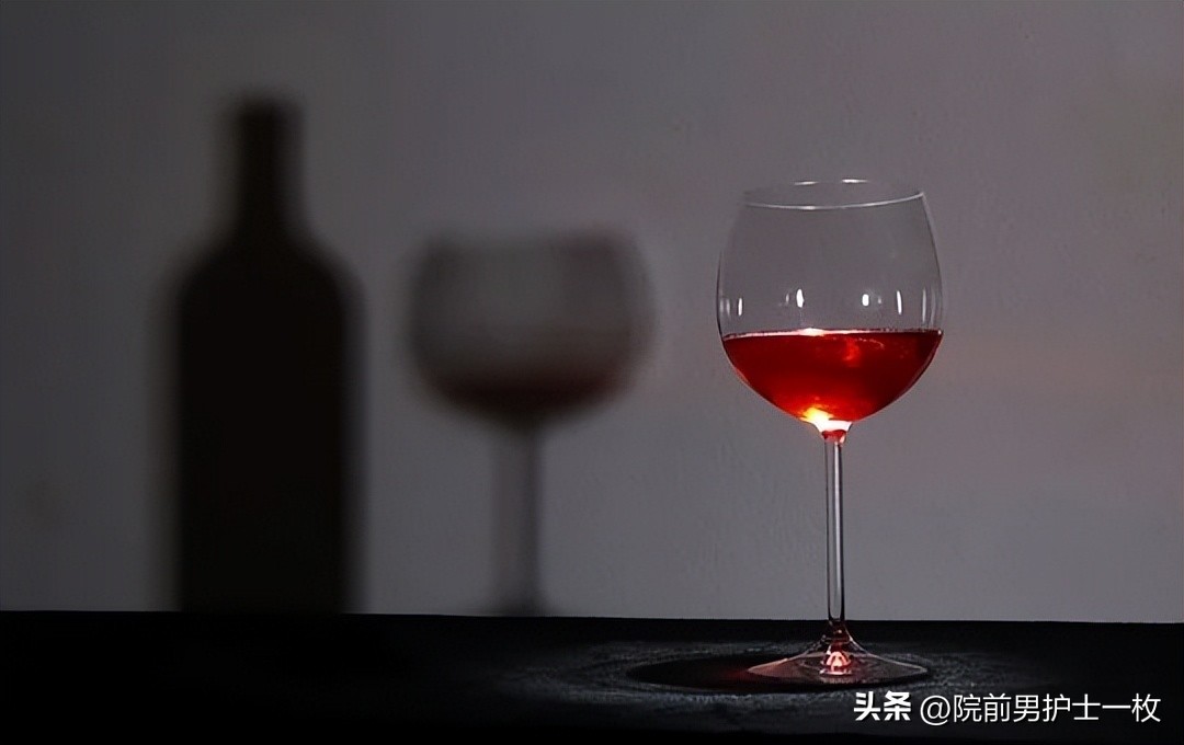 喝酒人脸红是过敏吗,喝酒脸红的人是不是基因有问题