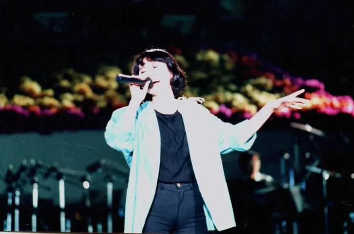 歌手成方圆年轻时候的照片,成方圆是80年代的当红歌星