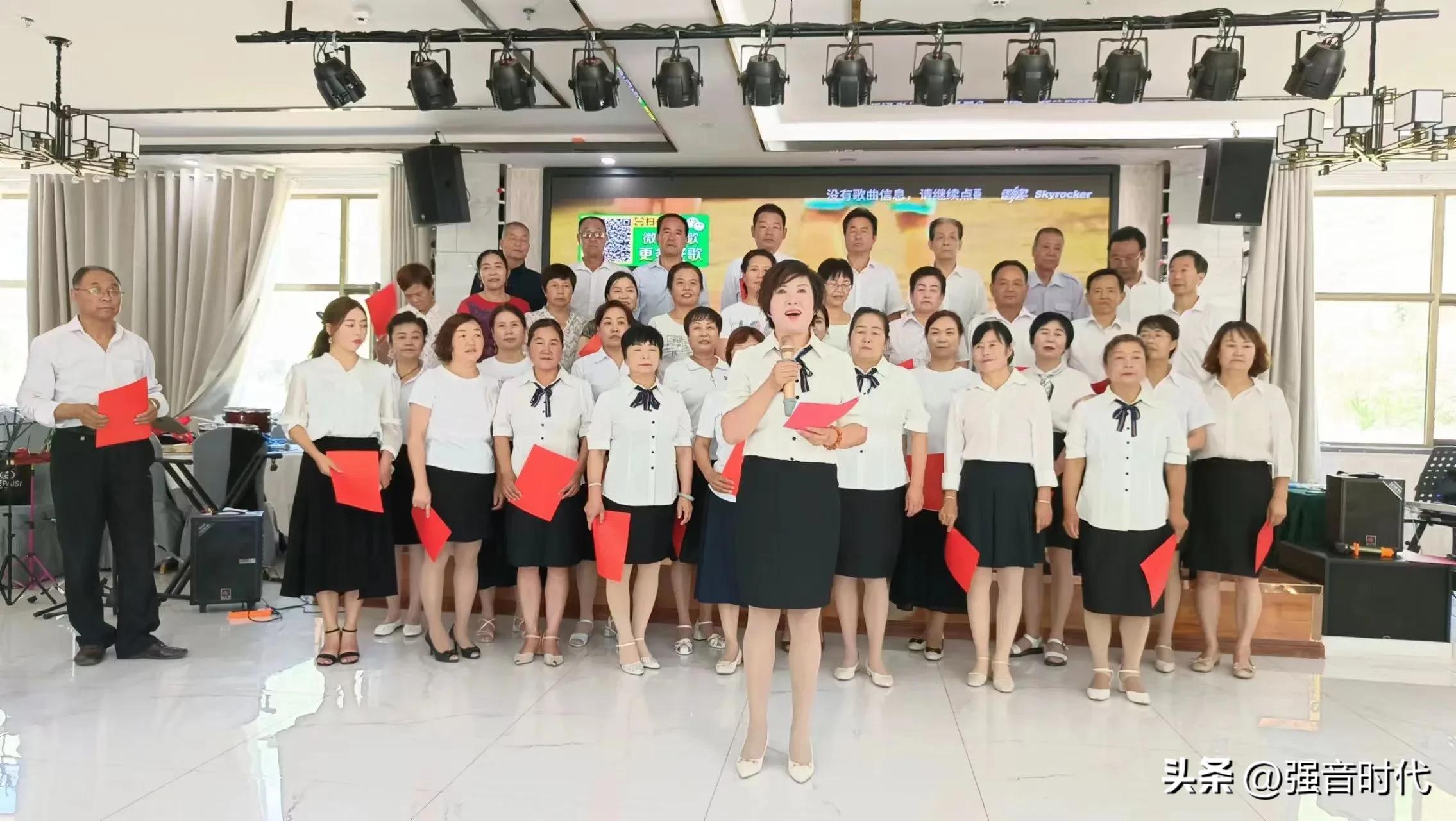 宕昌：七彩乐艺术团歌声嘹亮庆“八一”