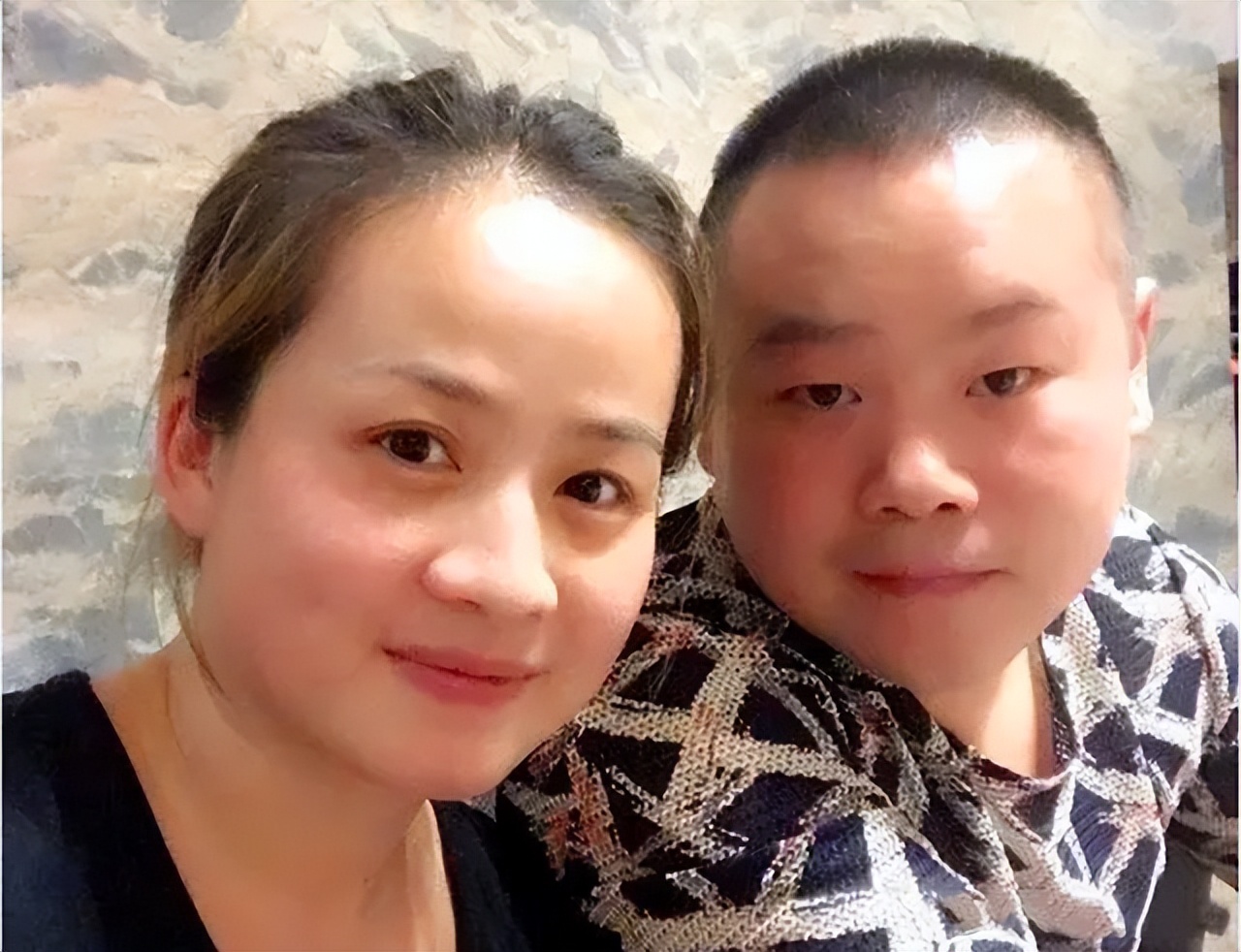 岳云鹏妻子郑敏,岳云鹏的妻子郑敏做什么的