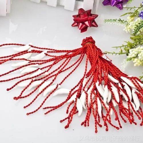 新车绑的红绳一般多久取下来,买车时系的红绳可以扔了吗