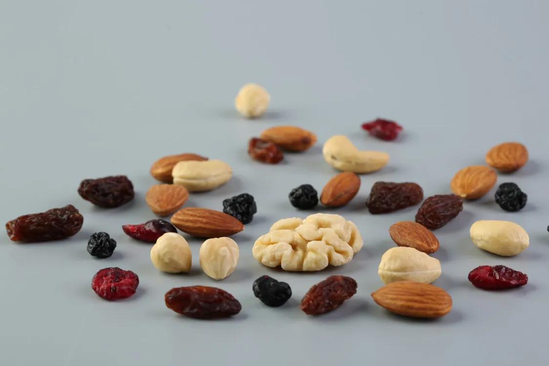 小孩子爱吃垃圾零食的后果,宝宝爱吃垃圾零食怎么处理