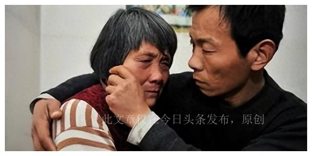 公公养情人18年，婆婆坚决不离婚，公公死后，婆婆终于坦白原因