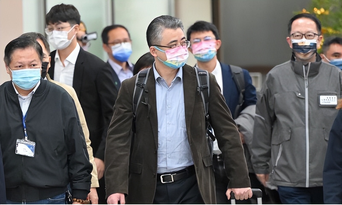 大陆代表团抵台，现场冲突一片混乱，顽固派扬言：台不怕大陆威胁