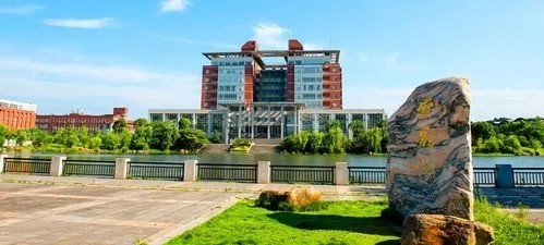 高考569分，哈尔滨理工、长春理工、长沙理工这3所大学，如何选？