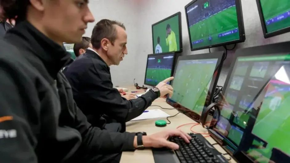 世界杯首个进球被判越位,世界杯首粒进球被吹无效