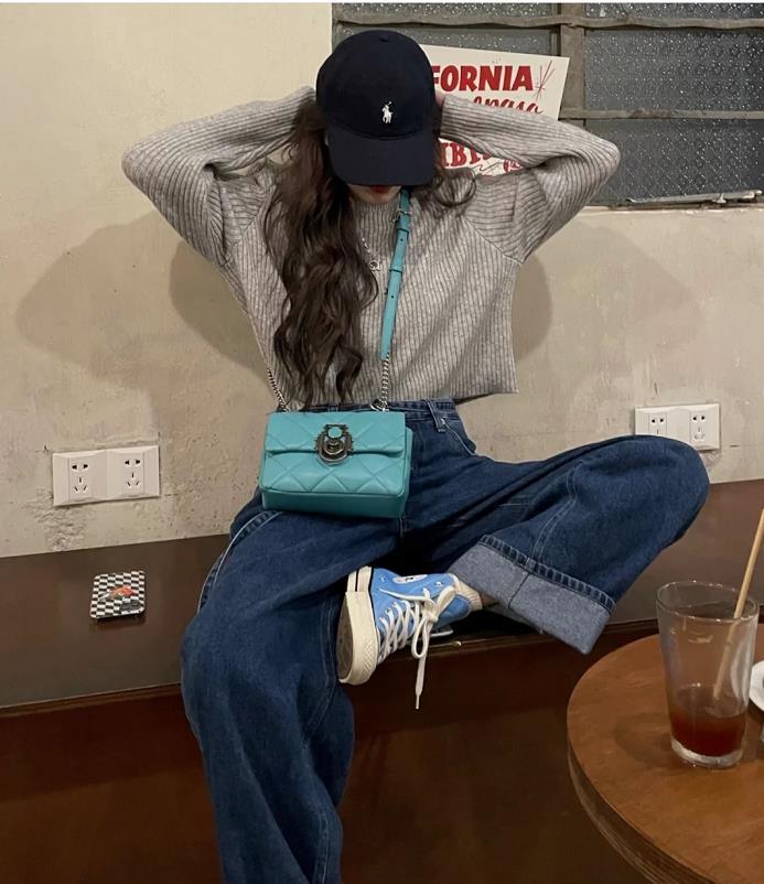 牛仔裤配什么鞋子好看又好搭,阔腿裤牛仔裤搭配什么鞋子好看