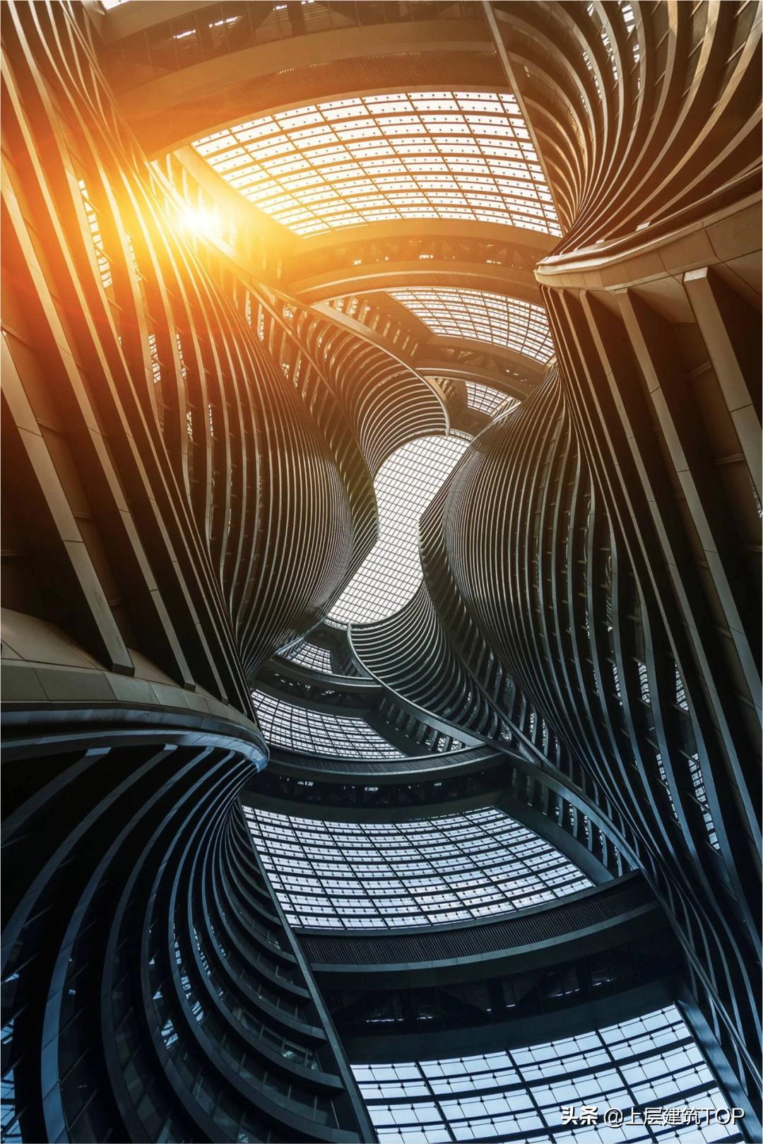 扎哈绝笔，华为总部！丽泽SOHO“夜空之眼”，200米中庭全球最高