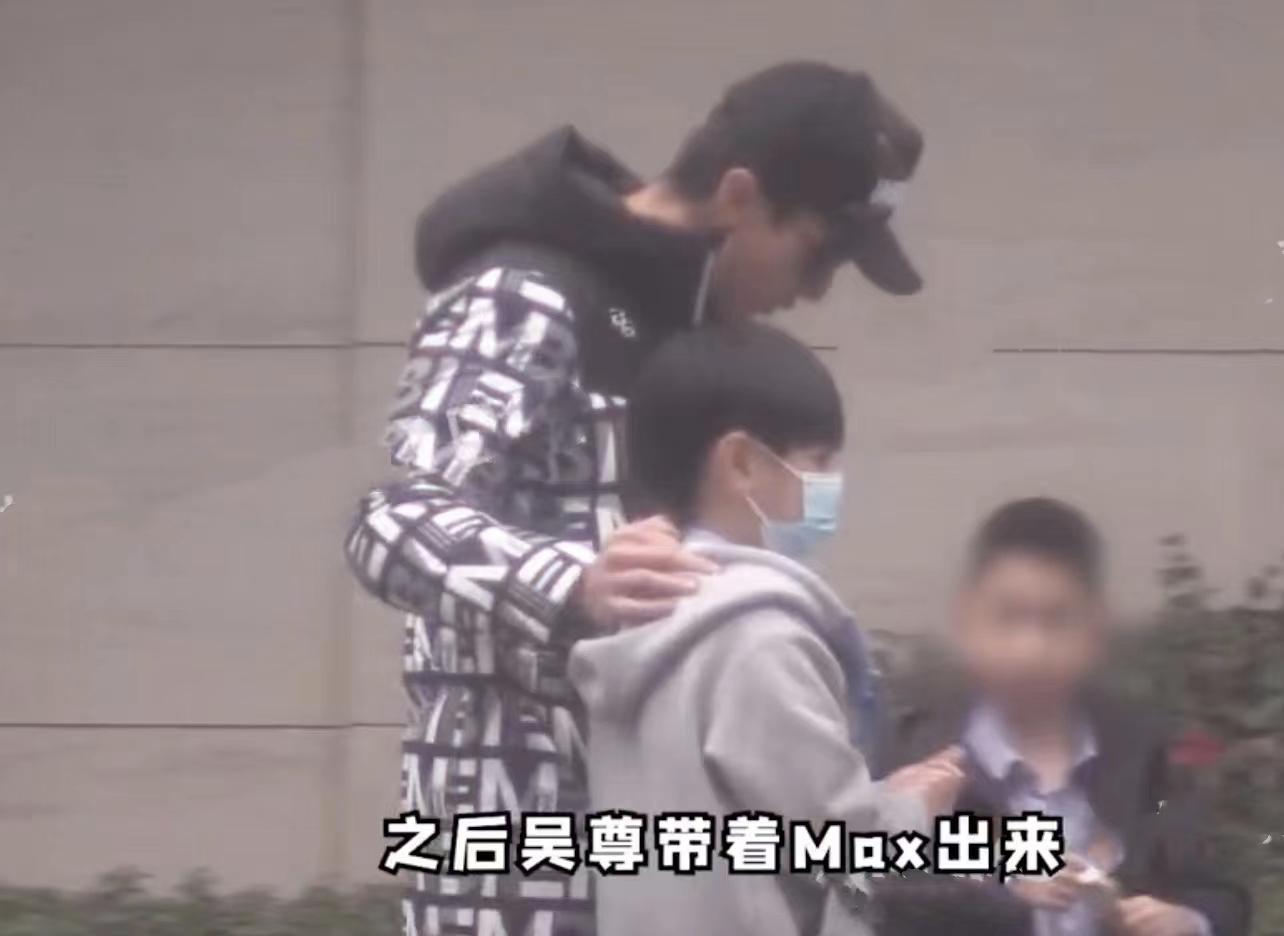 吴尊陈小春哪个学校,陈小春jasper在吴尊家