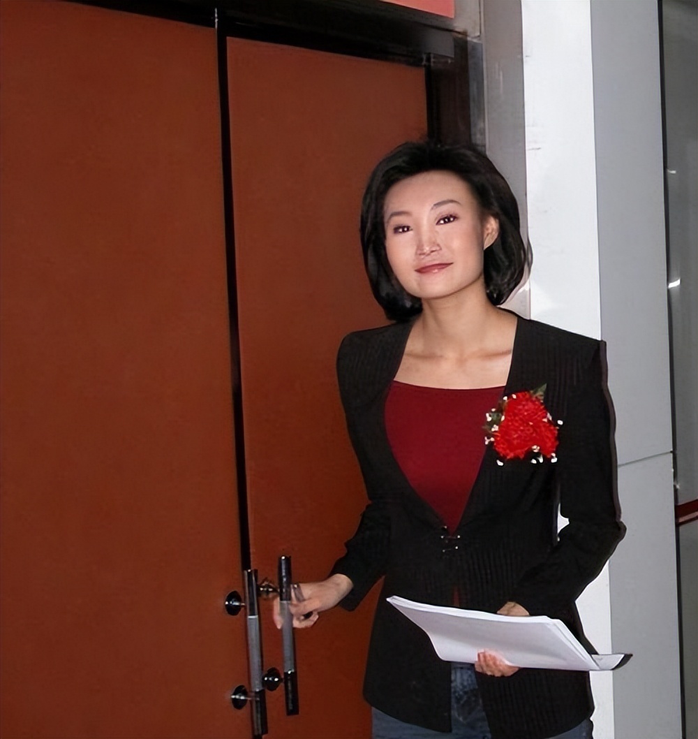 新闻联播主持人李梓萌真实头发,新闻联播主播李梓萌讲东北话