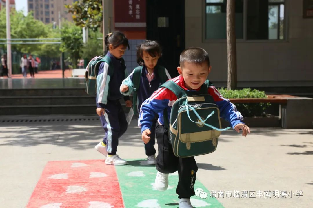 涓板窞骞煎皬琛旀帴,涓拌崼