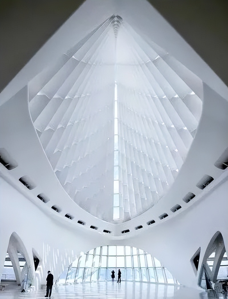 行走在路上的建筑设计师,站在自由之巅