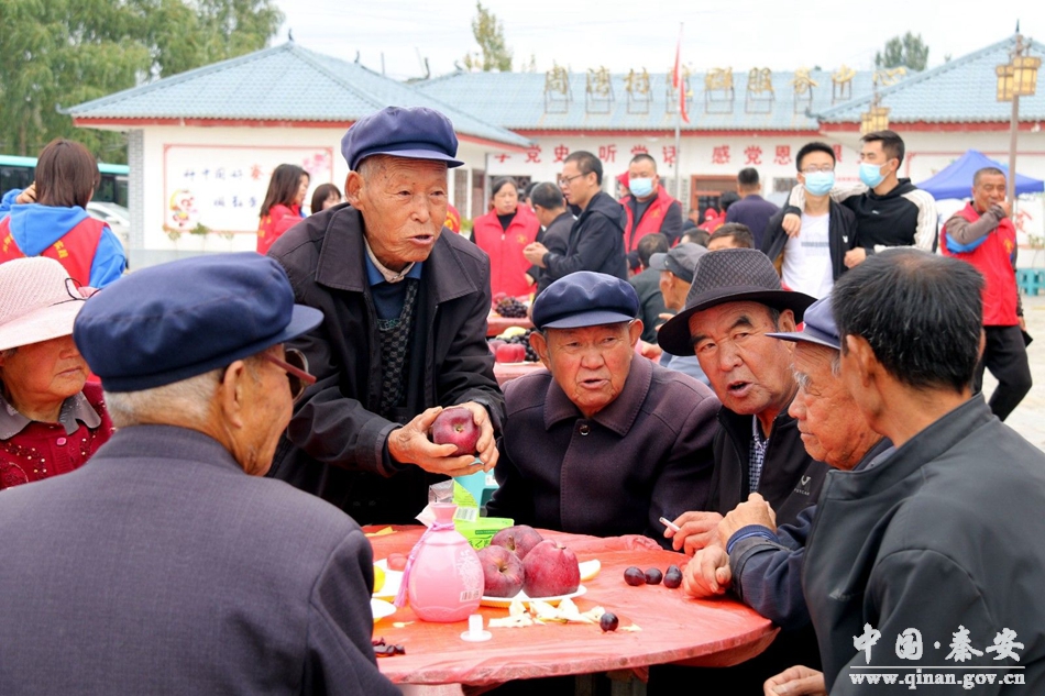 九九重阳节浓浓敬老情的照片,重阳节主题感恩重阳浓浓敬老情