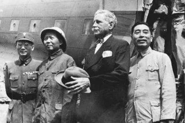 他被老蒋视为“国师”，重庆谈判对伟人出言不逊，领袖这样回应