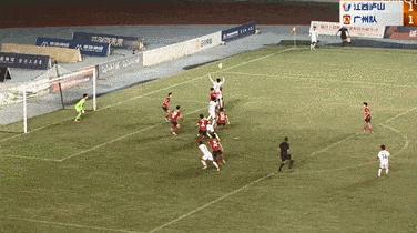 奶奶都能进的球gif,奶奶球场投球百发百中