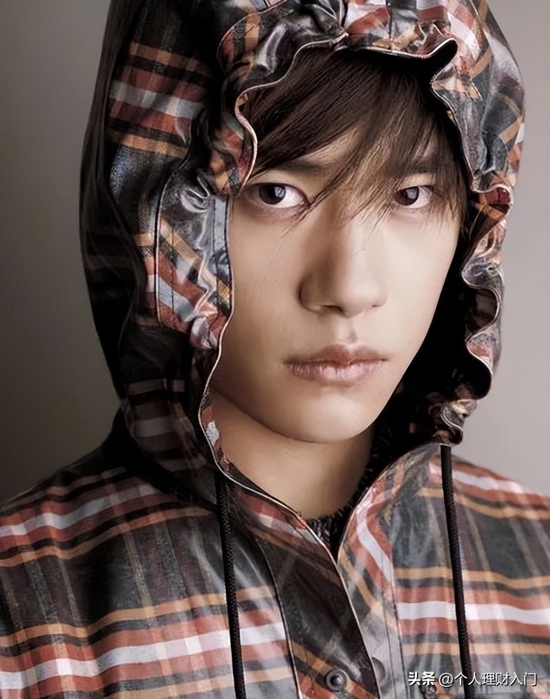 净资产1000万元以上的高净值家庭的女性，喜欢的奢侈品包包。