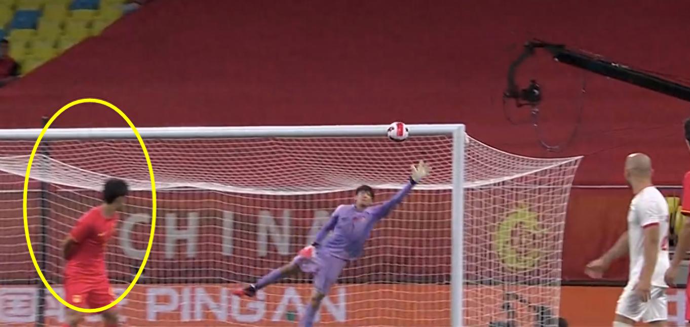 球迷怒喷国足的球员,球迷怒喷国足的视频