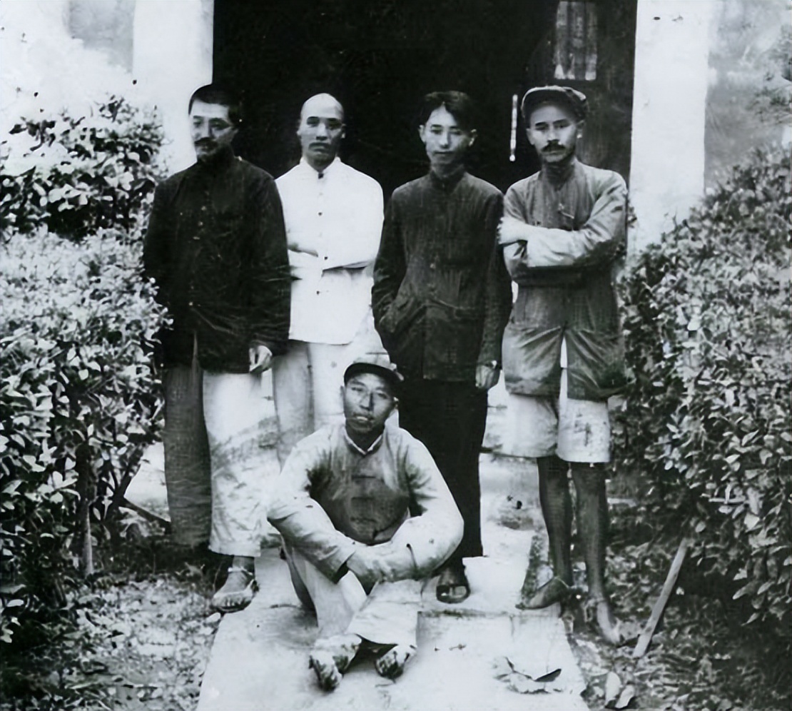 59年*震王**称彭德怀为民族英雄，毛主席得知后说：*震王**不落井下石