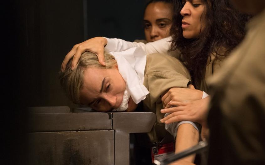 男子进女监狱,美国女子监狱俩女囚