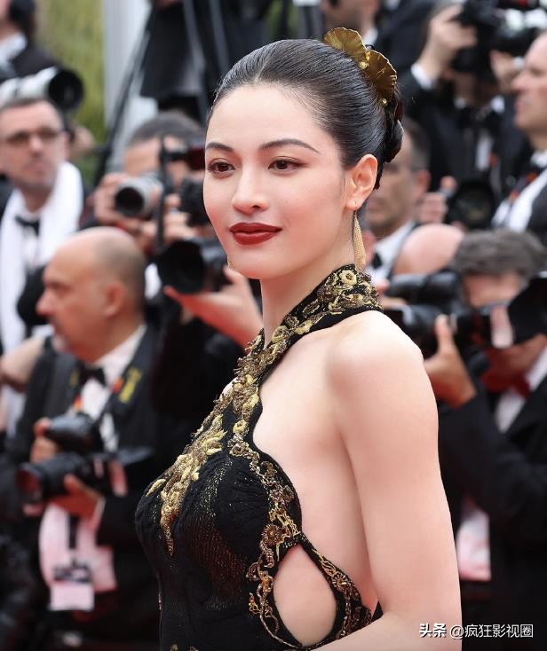 有人穿成玫瑰花，有人真空上阵，戛纳红毯走完了，谁尴尬一目了然